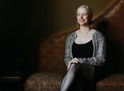 Laura Veirs Announces New Album 'Temple Songs' With First Single Flying Into Darkness thumbnail
