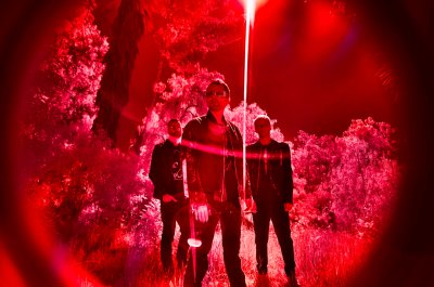Muse Share New Track Hexagons From Upcoming Album 'The Wow! Signal' thumbnail
