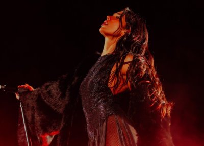 Dua Lipa To Release Live Album And Concert Film 'Dua Lipa (Live From Mexico)' Next Week thumbnail