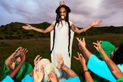 horsegiirL Confirms December London Show As Part Of NATURE IS HEALING World Tour thumbnail