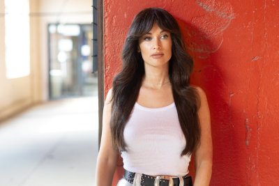 Kacey Musgraves Releases Title Track Of Upcoming Album 'Middle Of Nowhere' thumbnail