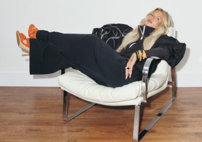 Skye Newman Returns With New Single Walk thumbnail