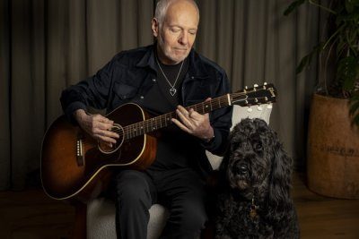 Peter Frampton Announces New Album 'Carry The Light' With Lead Single Buried Treasure thumbnail