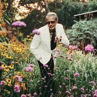 Jeff Goldblum Releases New 'Night Blooms' Single Mean To Me Featuring Dodie thumbnail