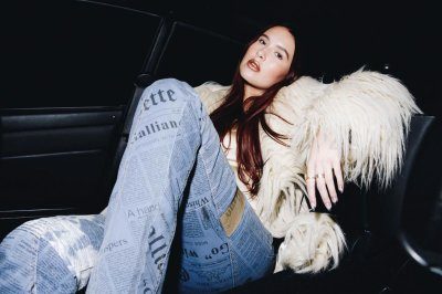 Mimi Webb Shares New Single Eyes Closed From Upcoming 'Confessions' Deluxe Edition thumbnail