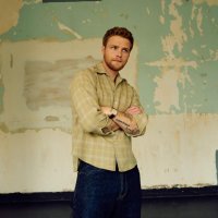 Alex Warren Announces Sophomore Album 'WILDCHILD' With New Single PASSENGER thumbnail
