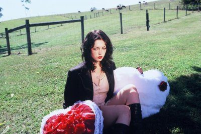 Violet Grohl Teases 'Be Sweet To Me' With New Single Cool Buzz thumbnail