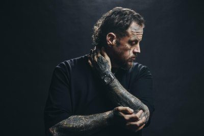 Jelly Roll Releases New Single Hands Up thumbnail