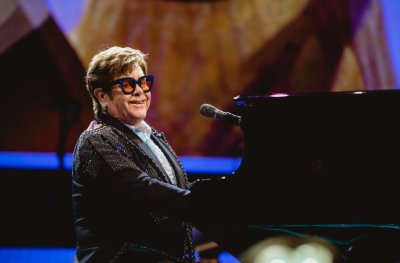 Elton John To Return To Mexico City For Two Final Farewell Performances In October thumbnail