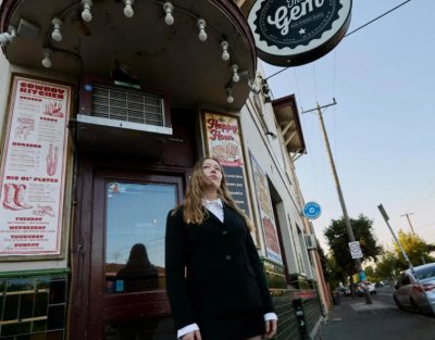 Julia Jacklin Posts Second Single I Wish Featuring The Maes From Upcoming Album 'The Gem' thumbnail