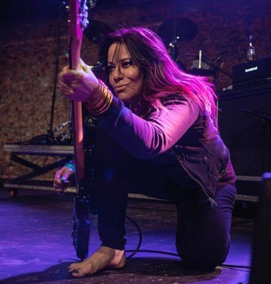 L7 Bassist Jennifer Finch Dies Aged 59 thumbnail