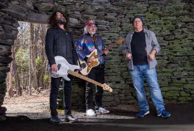 Dinosaur Jr. Tease 'There Near' With Second Single Blowin' Up thumbnail