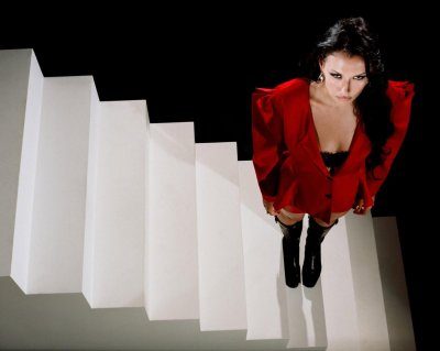 Nieve Ella To Support Debut Album 'How Long Will It Take?' With UK And European Tour thumbnail