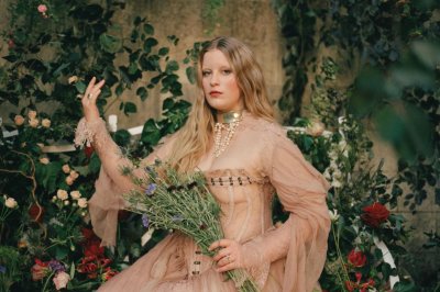 Paris Paloma Previews Upcoming Album 'The Fatal Flaw' With New Single Pre-Raphaelite thumbnail