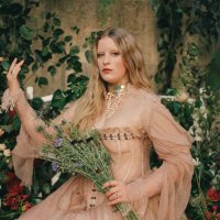 Paris Paloma Previews Upcoming Album 'The Fatal Flaw' With New Single Pre-Raphaelite thumbnail