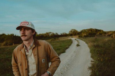 Dylan Gossett Announces Sophomore Album 'Ramblin'' And Accompanying UK & European Tour Dates thumbnail