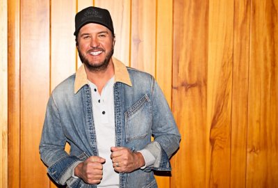 Luke Bryan Releases Title Track Of Upcoming Album 'SIGNS' thumbnail