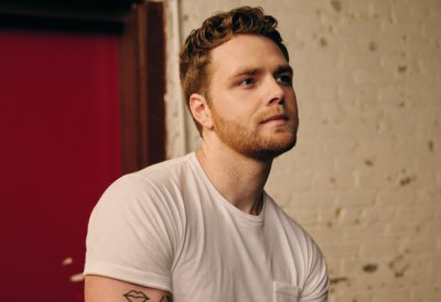 Alex Warren Previews 'WILDCHILD With New Single RESCUER thumbnail