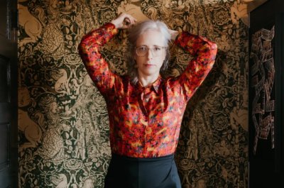 Laura Veirs Shares New Single Arc Still Bends Ahead Of Release Of 'Temple Songs' thumbnail