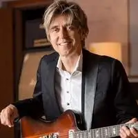 Eric Johnson artist image