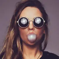 Hannah Jane Lewis artist image