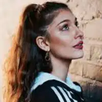 Hollie Carmen artist image