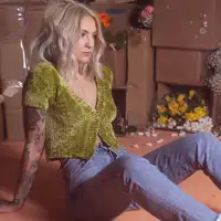 Julia Michaels artist image