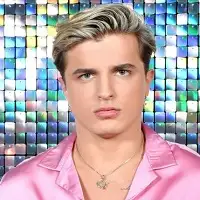 Nikita Kuzmin artist image